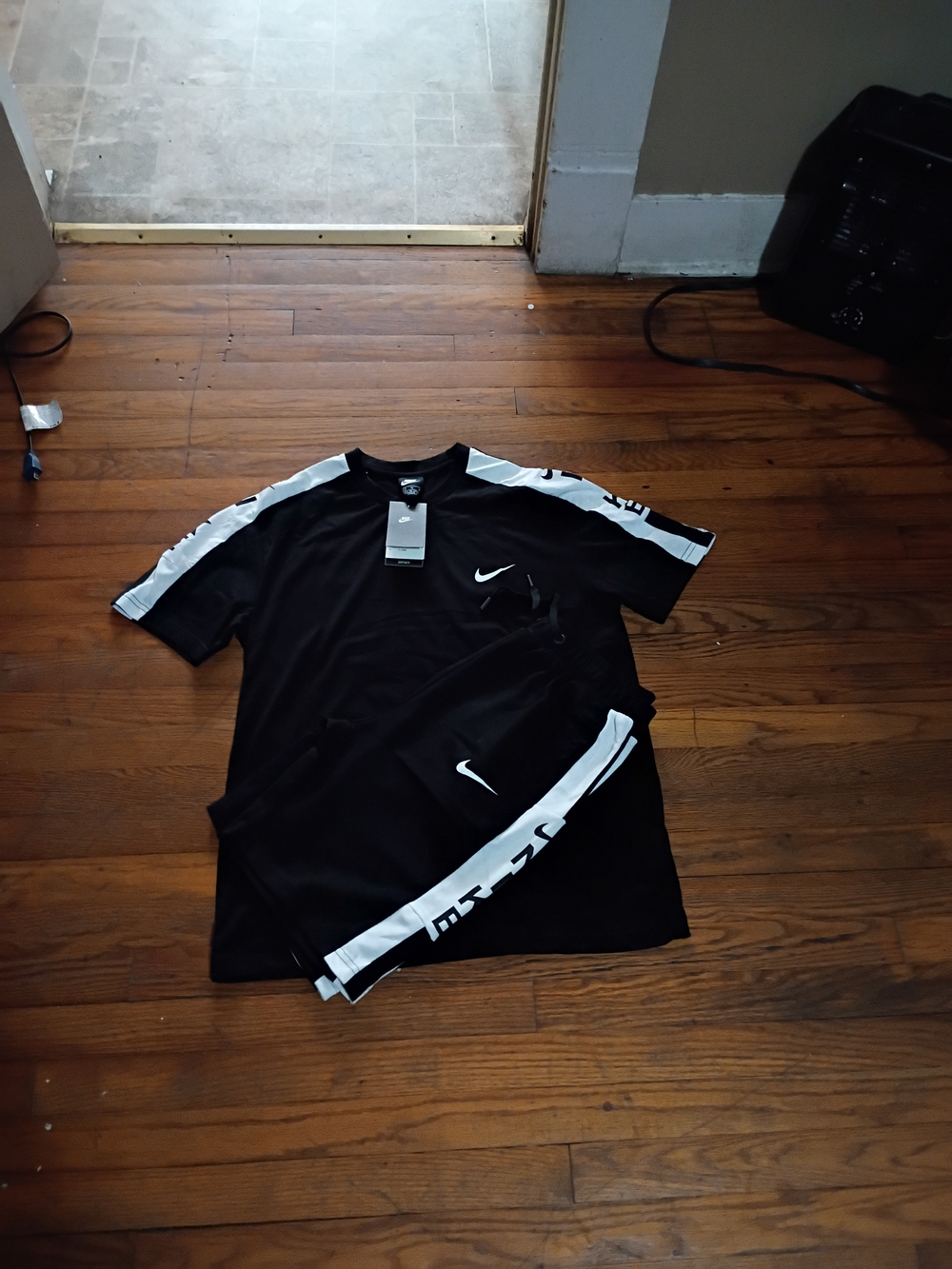 Nike Men’s Black Short-Sleeve Athletic Tee with White Trim